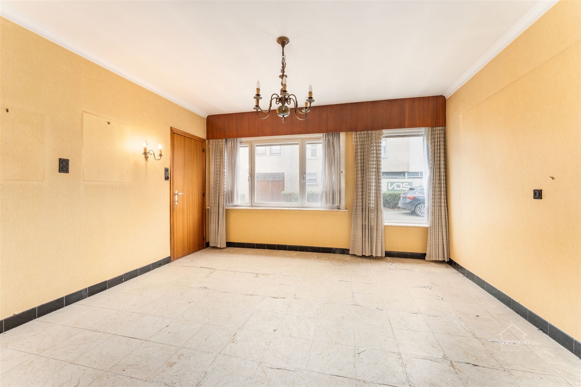 Spacieuse maison mitoyenne avec potentiel sur le village ! - photo 5