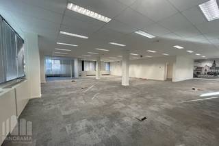 <strong>The 744 m² office</strong> in Vilvoorde is strategically located at the first exit of the E19 towards Antwerp, close to the Brussels Ring (R0), providing easy access to Brussels, Antwerp, and Brussels Airport, all within just 10–15 minutes. The office is also excellently connected by public transport via bus and the Vilvoorde train station.<br /><br />This office offers a modern and comfortable working environment, including a dining area with a kitchenette, large fridge, and dishwasher, an open space, meeting rooms, and a meeting room for one-to-one discussions. <br /><br />Security is ensured with an intercom, video phone, fire alarm system, and fire extinguishers, while the insulated roof and double glazing provide extra energy efficiency. <br /><br />In the common areas, there is a spacious restaurant with comfortable seating, perfect for lunch or informal meetings.<br /><br />The office is immediately available, and other office spaces within Everest Office Park are available starting at 207 m², fully customizable to suit your needs.<br /><br />Contact <strong>PANORAMA B2B</strong> for further information, floor plans, or a no-obligation visit at <strong>0477 09 00 09.</strong>