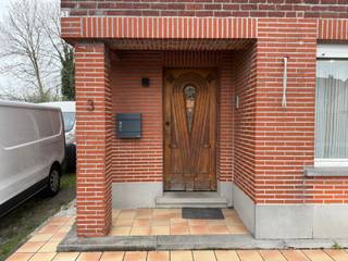 Semi-detached house in a rural setting on 530 m².Renovations have already begun. Part of the electrical system has been replaced. Recent natural gas...