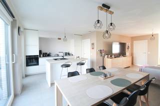 Energiezuinige nieuwbouwwoning te huur gelegen langs de Albert Biesbrouckstraat te Roeselare.Deze woning beschikt over alle nodige hedendaagse...