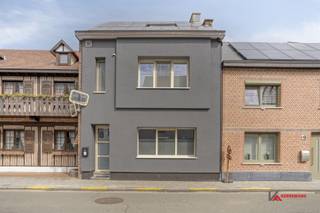 Deze goed onderhouden, energiezuinige woning is volledig instapklaar en biedt alles wat je nodig hebt voor comfortabel wonen. Op het gelijkvloers...