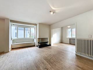 Bent u op zoek naar de ideale balans tussen rust en de dynamiek van de stad? Deze ruime woning biedt het beste van twee werelden. Gelegen in...