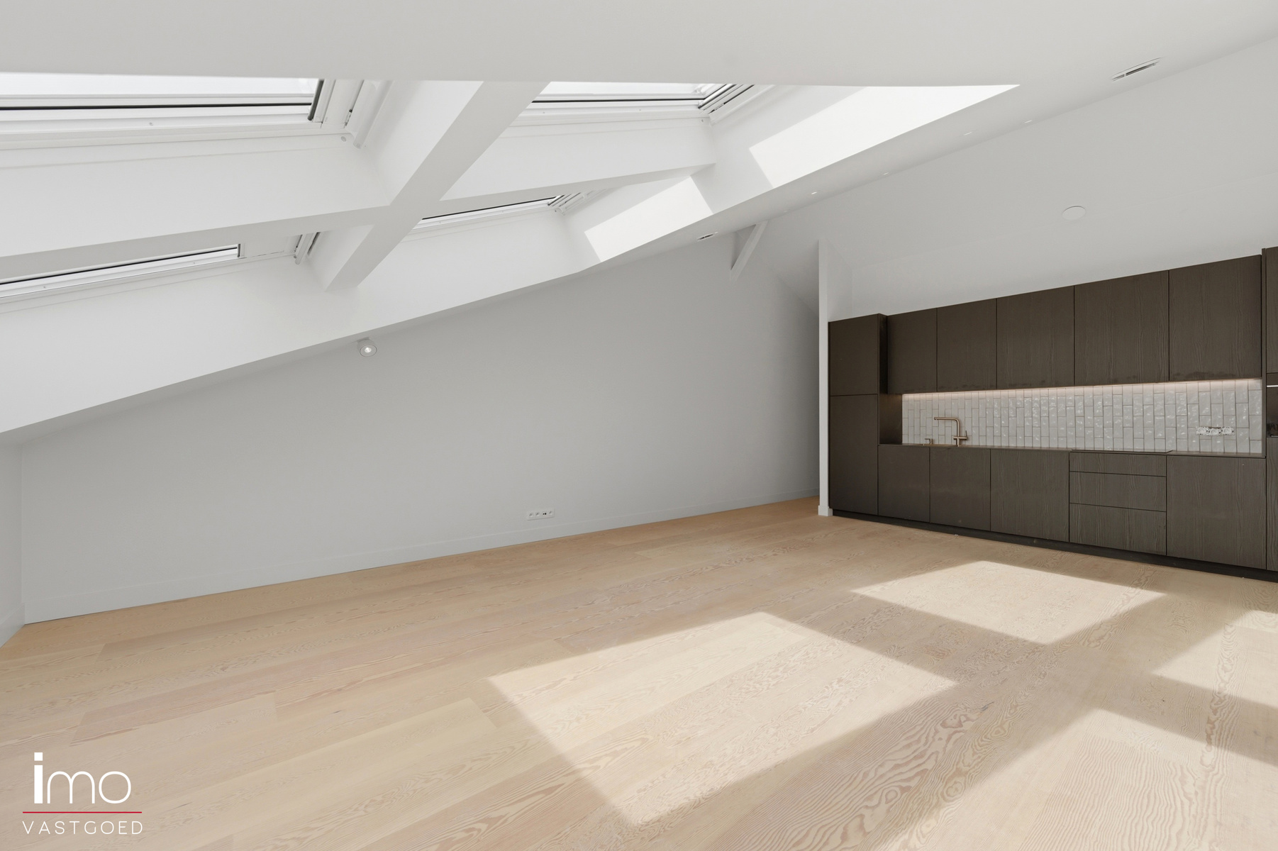 Stijlvolle studio met hoogwaardige afwerking en veel lichtinval op toplocatie in Leuven - foto 4