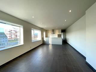 Op een uitstekende ligging aan het Groenplein te Zelzate bevindt zich dit instapklare 1-slaapkamerappartement met een aangenaam open zicht op...