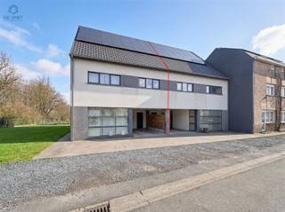 Maison neuve prête à emménager avec 3 chambres, espace commercial et grand grenierCette maison neuve moderne et prête à emménager est située au calme...