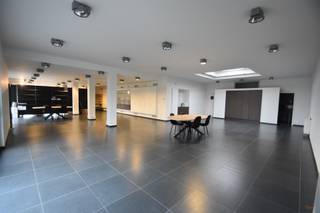 Handelspand te Houthalen-Helchteren! Burelen of handelsruimte Dit handelspand met uitstekende visibiliteit bevindt zich in Houthalen-Oost op de...