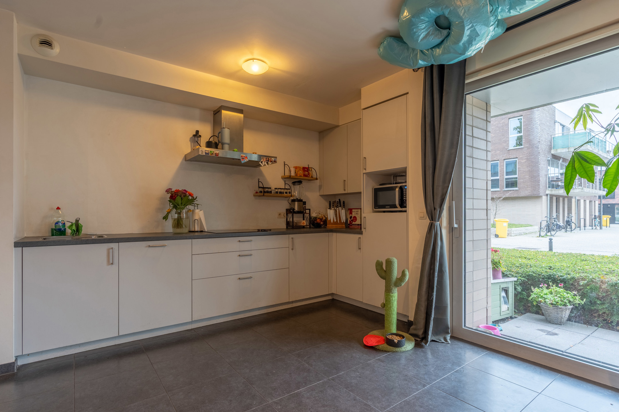 Gelijkvloers app met 2 slpk en autostaanplaats te Turnhout. - foto 4