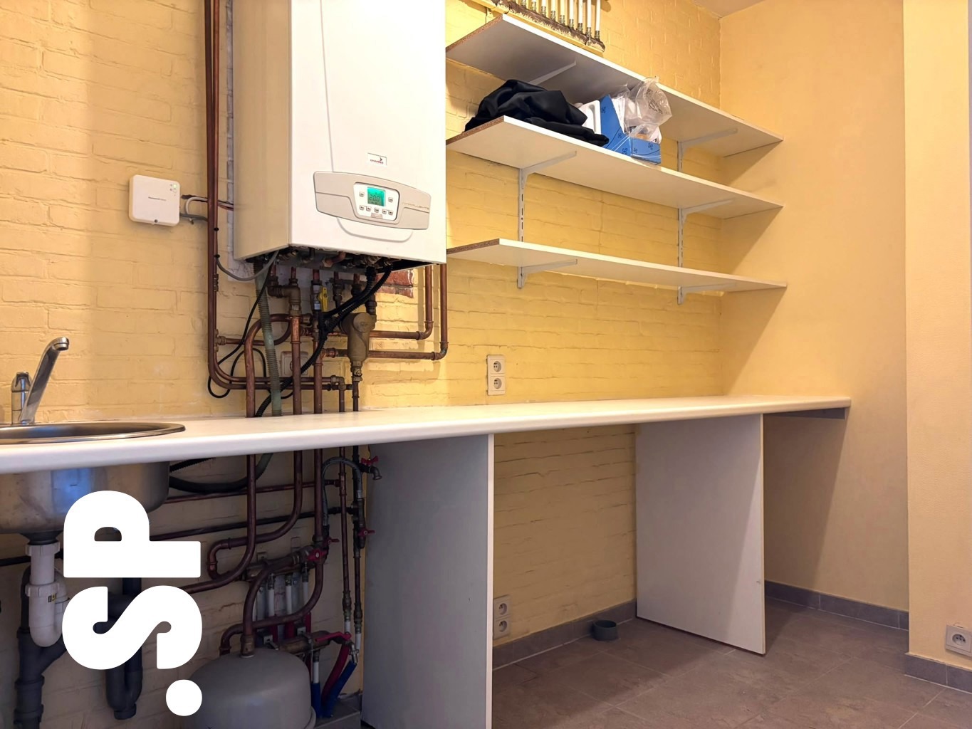 Ruim triplex-appartement met 3 slaapkamers en terras in het centrum van Geel. - foto 5