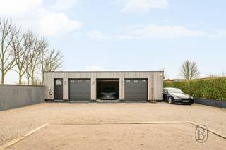 Magnifique propriété idéalement située dans l'agréable village de Lamain.Cette dernière, entièrement remise à neuve en 2021 et située sur un beau...