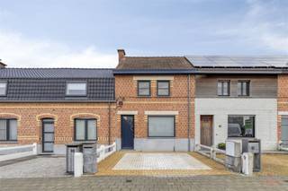 Ruime woning op rustige, landelijke ligging te Deinze.Deze verzorgde woning is gelegen aan de Aaltersesteenweg 64 in Deinze, in een rustige en...