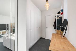 Energieneutrale (EPC-label A+), instapklare gezinswoning met 3 slaapkamers, badkamer en carport, gelegen in een rustige doodlopende...