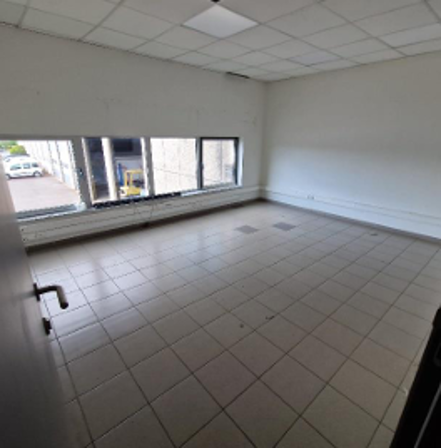 Commercial à louer à Charleroi - photo 5