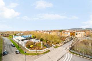 Laatste 6 appartementen! Dit modern nieuwbouwproject ROOTS is rustig gelegen met zicht op groen, op wandelafstand van het station en het CENTRUM. Aangename terrassen en/of tuinen, lichtrijke leefruimtes met open geïnstalleerde keukens, volledige afwerking, en zo goed als opleverklaar. Ondergrondse parkeerplaatsen en bergingen. Bijna-energieneutraal (max E30): vloerverwarming voorzien. Wenst u het modelappartement te bezichtigen: guido@immobeguin.be