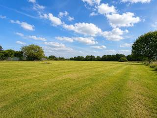 <p>Gelegen aan de Meylweg in Kontich, bevindt zich deze uitgestrekte landbouwgrond die wacht op een nieuwe eigenaar. Deze grond biedt tal van mogelijkheden voor de fervente landbouwer, paardenliefhebber of investeerder die op zoek is naar een strategische locatie om dromen waar te maken. De open ruimte, omringd door een rustige omgeving, zorgt voor een serene sfeer die ideaal is voor agrarische doeleinden of mogelijk toekomstige ontwikkeling.<br /> </p>
<p>Met een onbesproken ligging in een groene omgeving, profiteert u hier niet alleen van de rustige leefomgeving, maar ook van goede bereikbaarheid tot de omliggende gebieden. Deze landbouwgrond biedt dus niet enkel potentieel voor eigen gebruik, maar ook voor waardevolle investeringen in de toekomst. Neem de tijd om deze kans te overwegen en ontdek de mogelijkheden die deze ruimte biedt, waar u uw visie werkelijkheid kunt laten worden.<br /><br />Gvg-Ag-Gmo-Gvkr-Gvv<br />Stedenbouwkundige inlichtingen in opvraging</p>