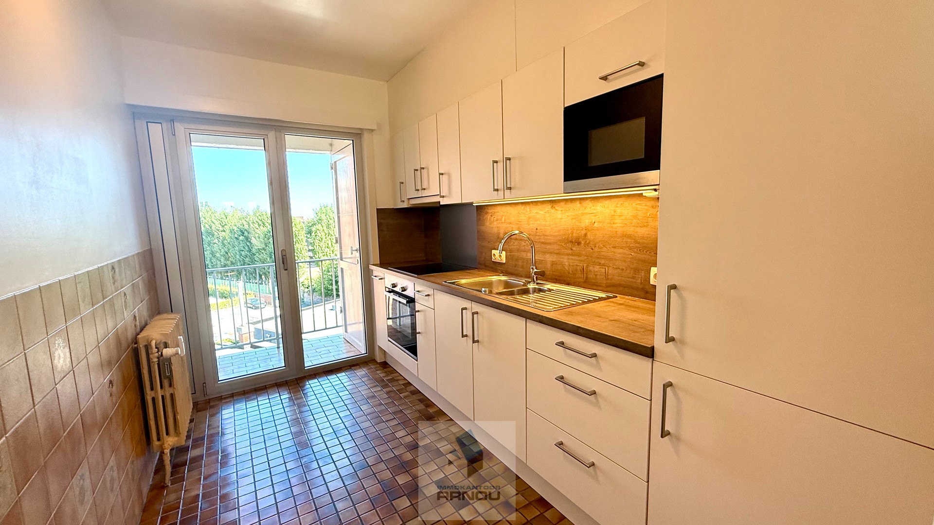 Ruim appartement met 3 slaapkamers en garagebox in het centrum van Deinze - foto 4