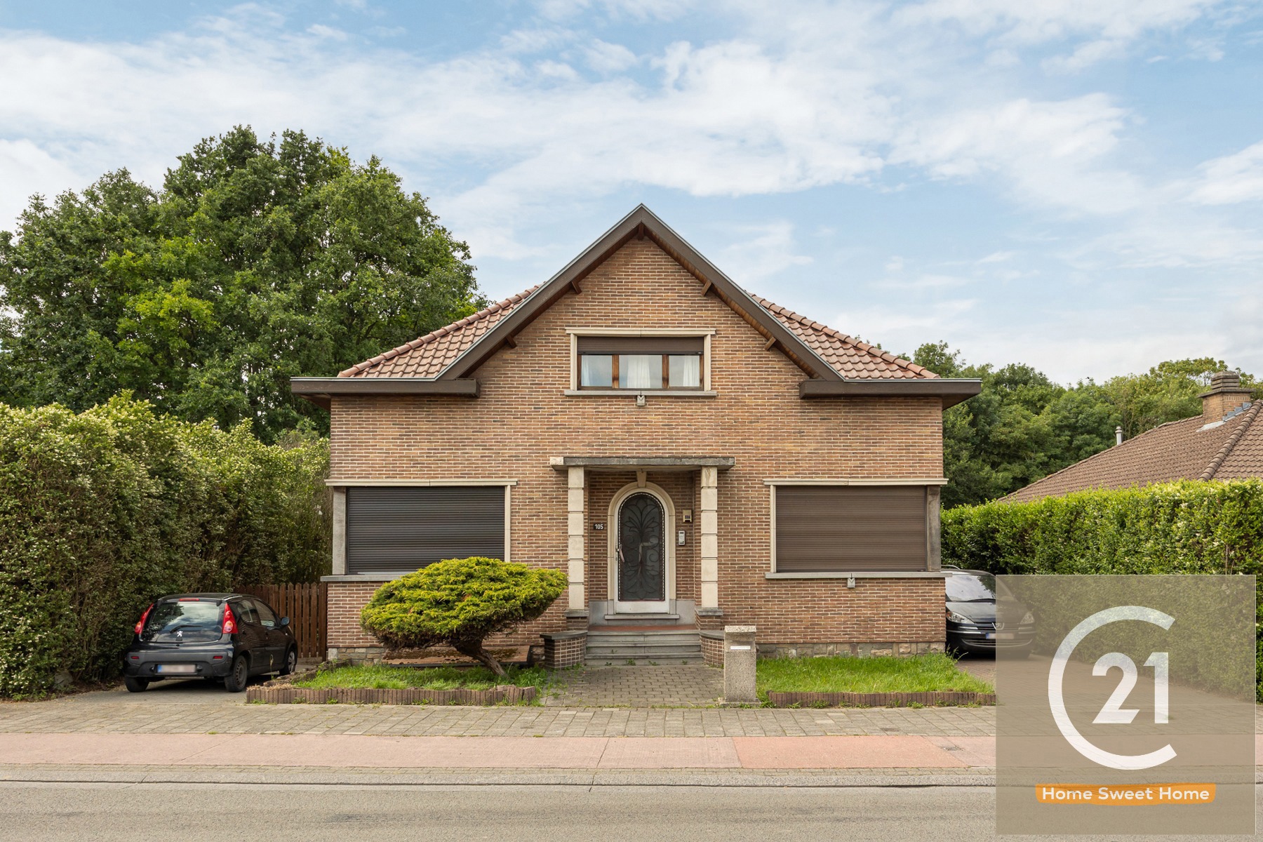 Ruime villa met 4 slaapkamers, grote tuin en 3 garages - foto 2