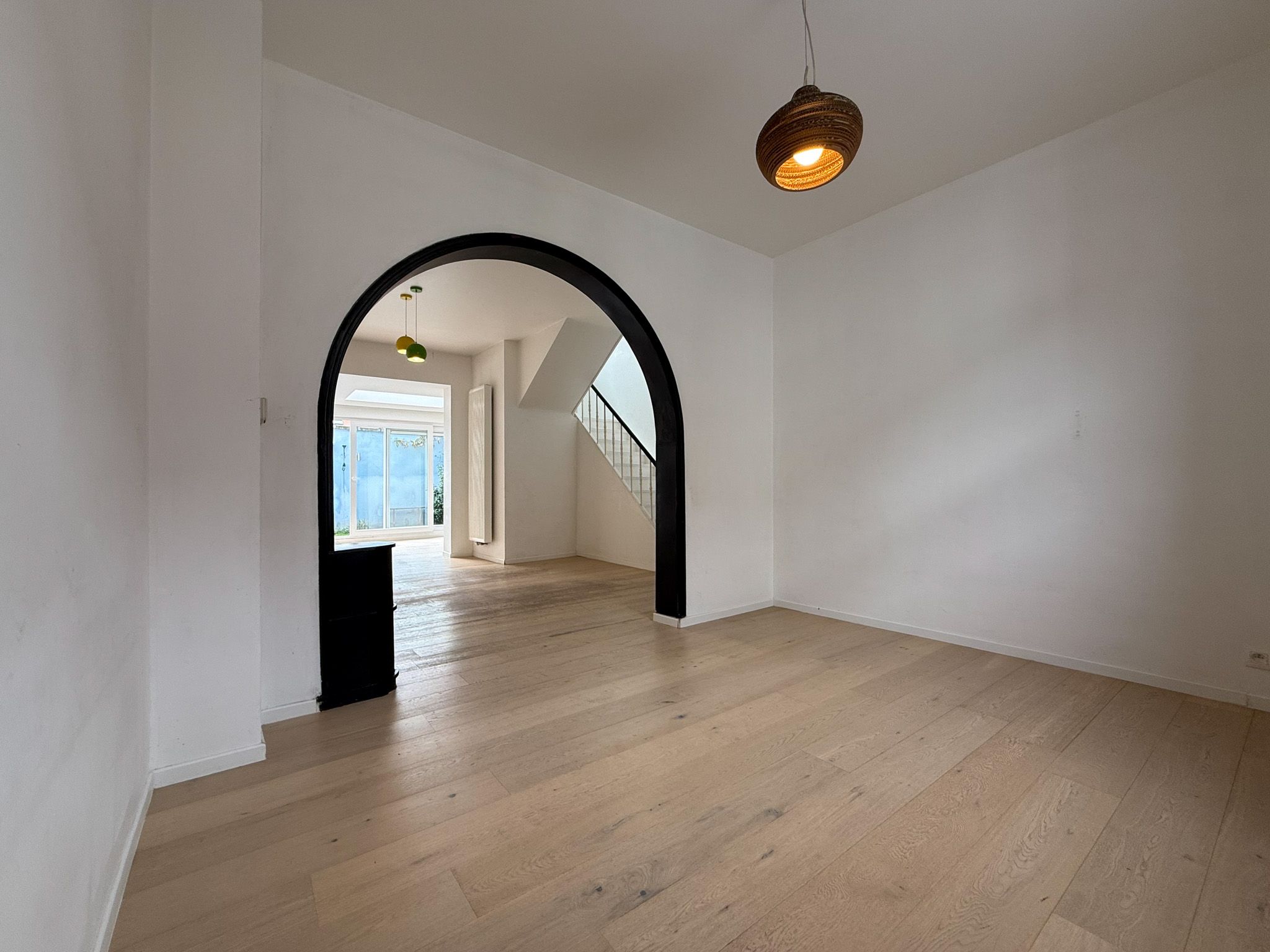 Pas gerenoveerde woning met drie slaapkamers en binnenkoer te huur - foto 3