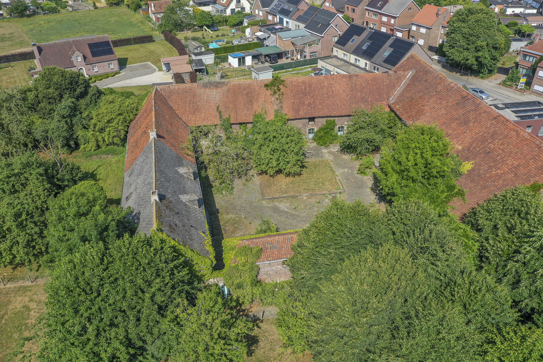 Hoeve met geplaveide binnenplaats in Sint-Katherina-Lombeek - foto 1