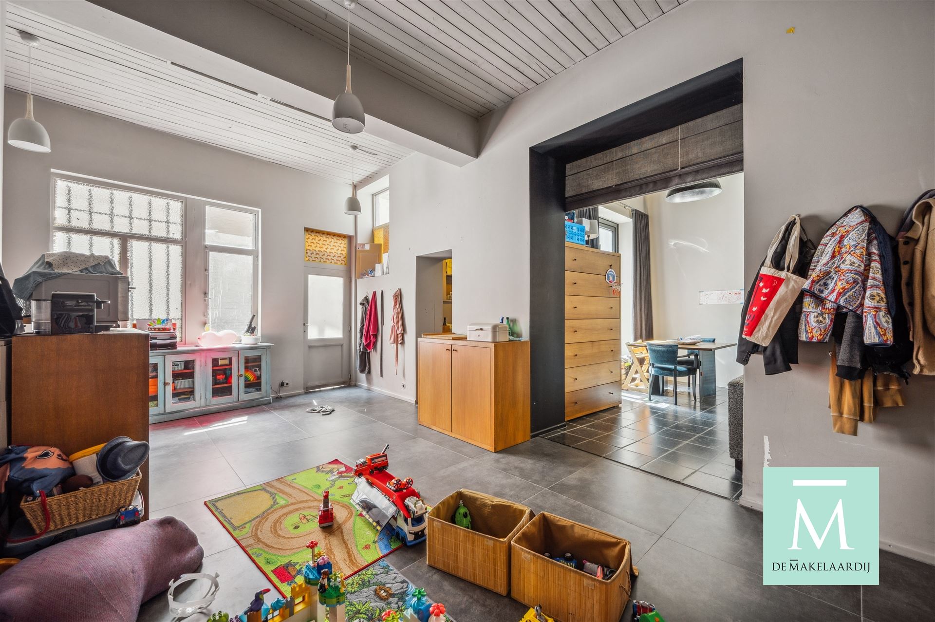 Appartementsgebouw met handelspand op het gelijkvloers - foto 4