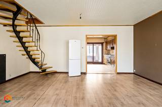 Op een goede locatie te Elzenstraat (SKW) bevindt zich deze ruime, op te frissen woning met 2 slaapkamers. U bevindt zich hier in het centrum,...