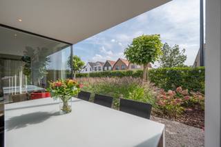 Recente moderne villa aan de rand van Knokke – energiezuinig, stijlvol en instapklaarOntdek deze recente en uiterst moderne villa, gelegen aan de...