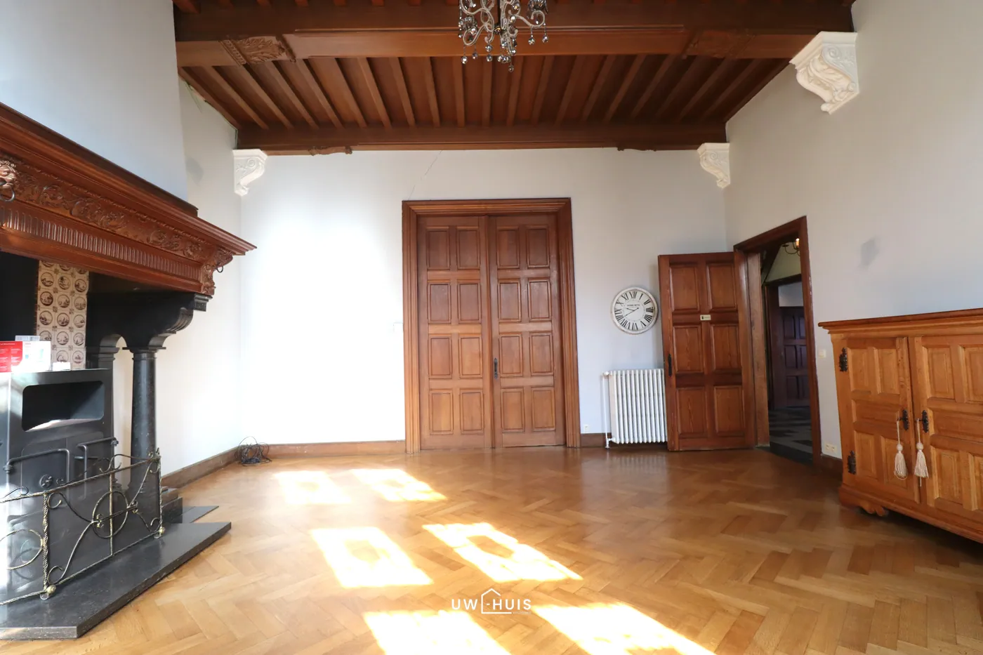 Karaktervolle gezinswoning met 4 slaapkamers, oprit én tuin met bijgebouwen  - foto 5