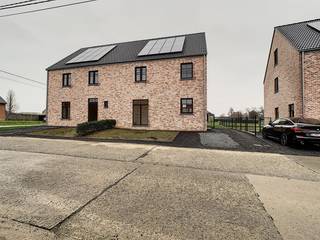 Goed gelegen nieuwbouw BEN-woning te huur in Kortenaken (Hoeleden).Indeling:Gelijkvloers: Inkomhal met WC, zeer ruime woonkamer met veel lichtinval...