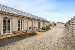 [[ DIT PAND NEEMT DEEL AAN DE ERA OPEN HUIZEN DAG OP 14/3 VAN 9:30 TOT 10:30 ]] Te koop: gelijkvloerse open bebouwing in het centrum van Olsene,...