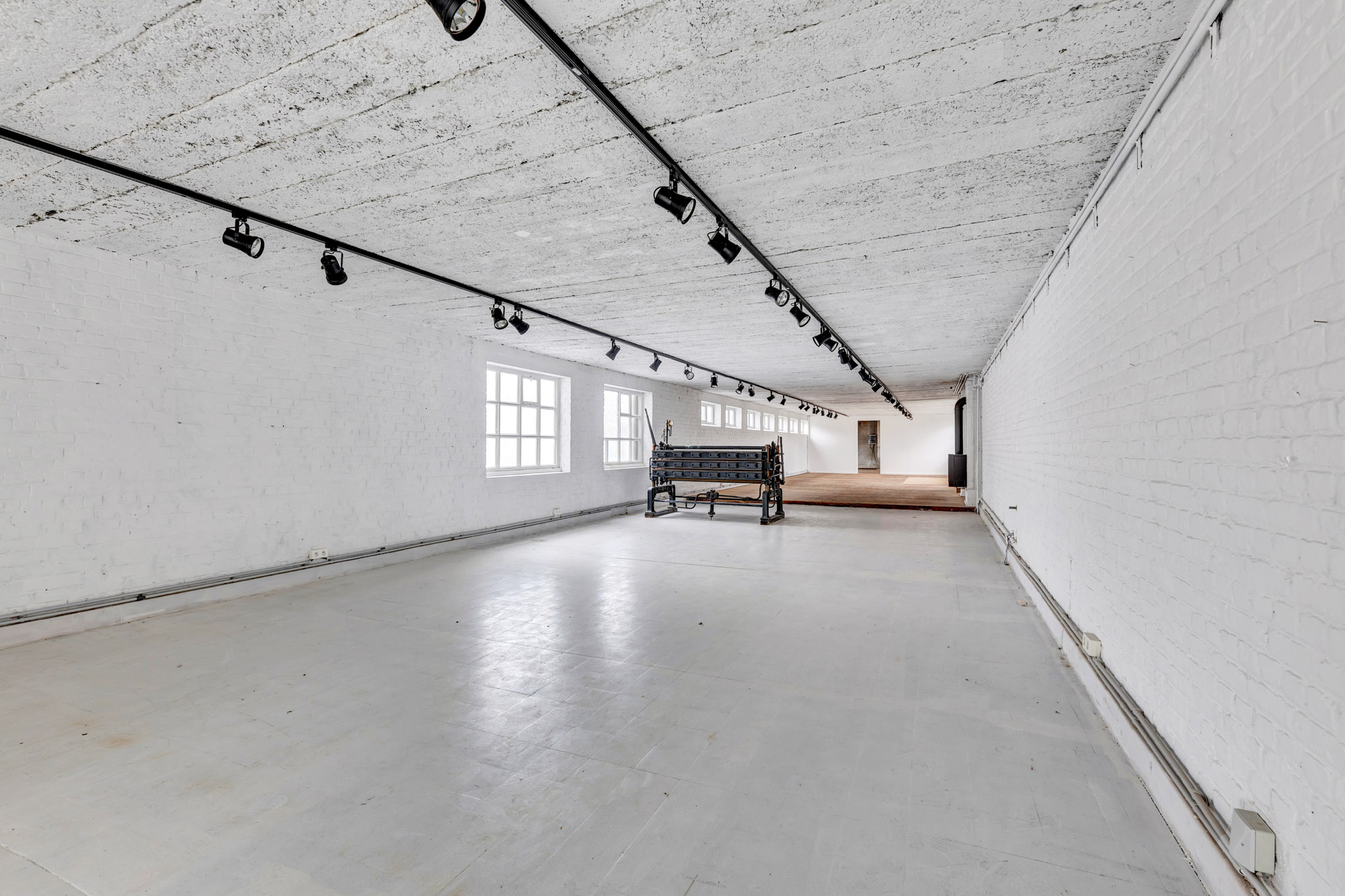 Batiment unique de 750m² à Alost - photo 5