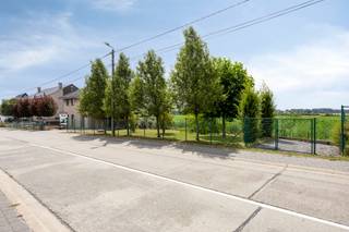 Instapklare woning uit 2003 met een bewoonbare oppervlakte van 150 m², 3 slaapkamers, een aangename tuin, voldoende parkeergelegenheid en...