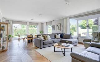 Renovated villa in the greenery of Neerijse (Huldenberg).In the quiet village street, this detached villa invites comfortable living surrounded by...