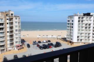 Op een absolute toplocatie aan zee bevindt zich deze instapklare en smaakvol ingerichte studio met aparte slaaphoek, waar comfort en luxe...