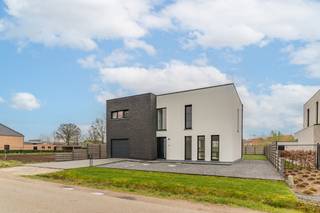 Prachtige woning met 3 slaapkamers. Deze uitzonderlijke, energiezuinige woning (EPC-label A) bevindt zich in een rustige straat op een...