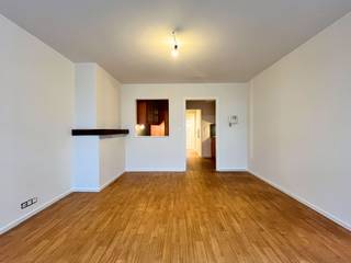 Centraal gelegen appartement tussen de Lippenslaan en de Dumortierlaan te Knokke, mooi gemoderniseerd en voorzien van één slaapkamer en...