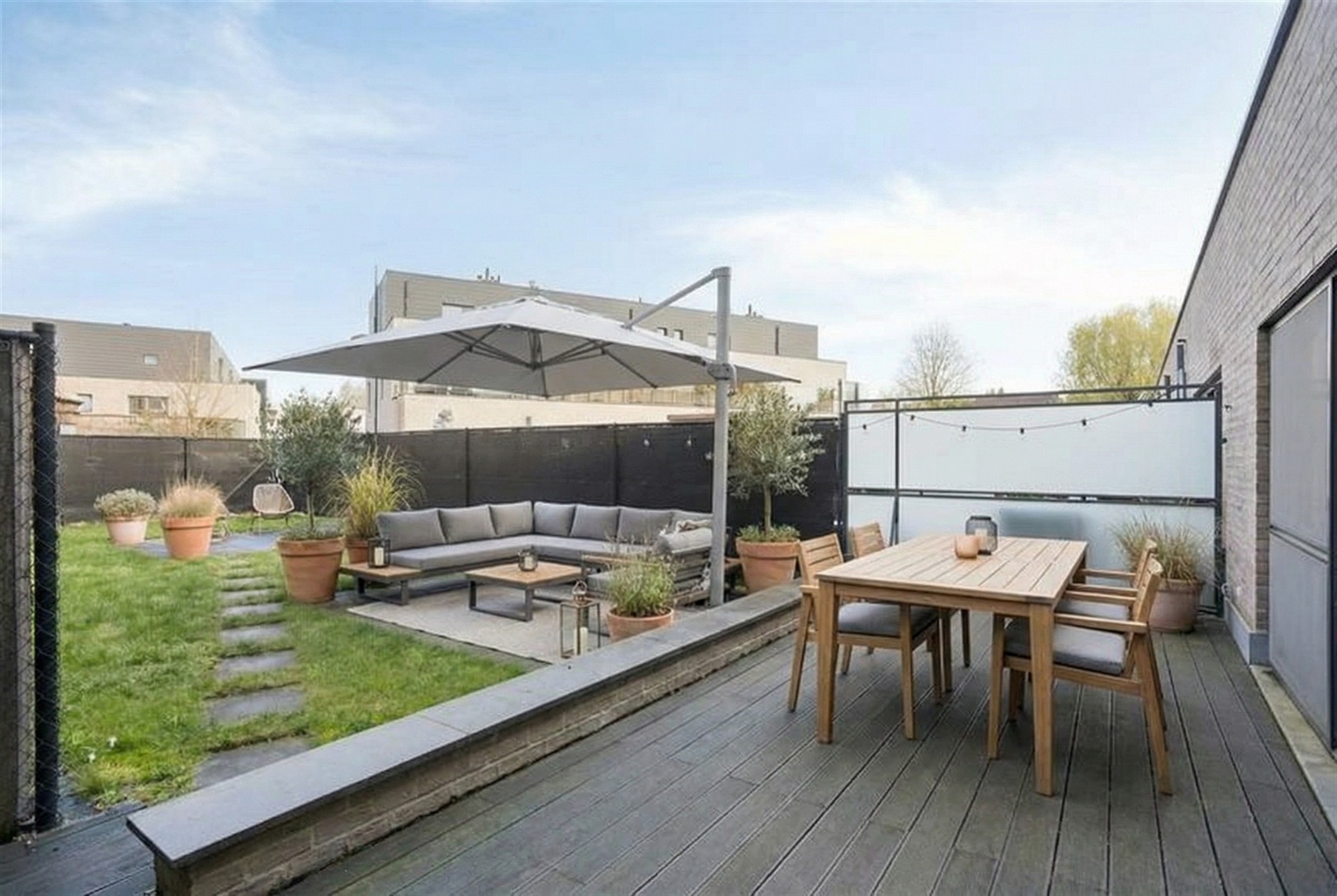Riant appartement met grote tuin en 2 slpks - foto 2