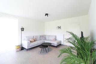 Schitterende half open woning te huur gelegen langs de Oude Gentstraat dichtbij centrum Meulebeke.Deze woning beschikt over alle nodige hedendaagse...