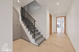 --BEZOEKMOMENT ZATERDAG 28/02 TSS 9U30 EN 10U45***In een rustige omgeving in Vrasene bevindt zich deze energiezuinige nieuwbouwwoning.De...