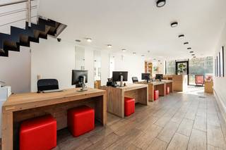 Beeld je in: jouw eigen kantoorruimte, pilatesstudio, winkel of showroom? Met een overzichtelijke en flexibele indeling waardoor u uw pand...