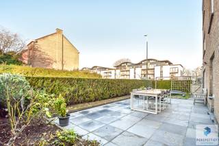 SINT-KRUIS – Richtprijs: €299.000 - Groot gelijkvloers hoekappartement (136 m²) – 3 slaapkamers – 2 terrassenRuim en lichtrijk gelijkvloers...