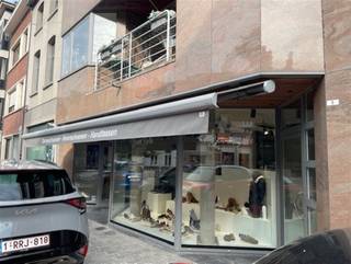 Handelshuis gelegen in het centrum van de gemeente Duffel, gelegen aan de Leopoldstraat nr. 3 (5) met 2 niveaus. Het gelijkvloers groot: ±155m² en...