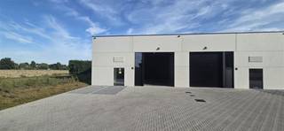 Nieuwe KMO-unit, vlak bij Leuven, rustig gelegen, maar erg vlot bereikbaar.Oppervlakte 198 m² (12 m x 16,5 m) met een vrije hoogte van 6 meter. Deze...