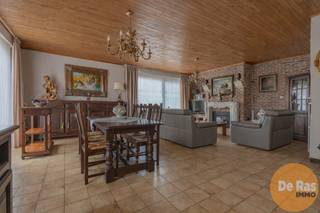 HILLEGEM - Verzorgde bungalow in rustige woonwijk met alle voorzieningen binnen handbereik.In een rustige, residentiële woonwijk treft u deze...