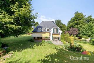 Casalina Real Estate vous propose à la vente dans l’un des quartiers les plus prisés de Kraainem, à deux pas de la Place Dumon cette spacieuse villa...