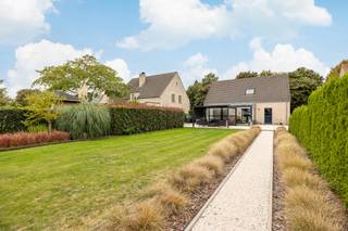 Deze vrijstaande woning bevindt zich op een rustige en aangename ligging, centraal ten opzichte van alle nodige voorzieningen. De combinatie van...
