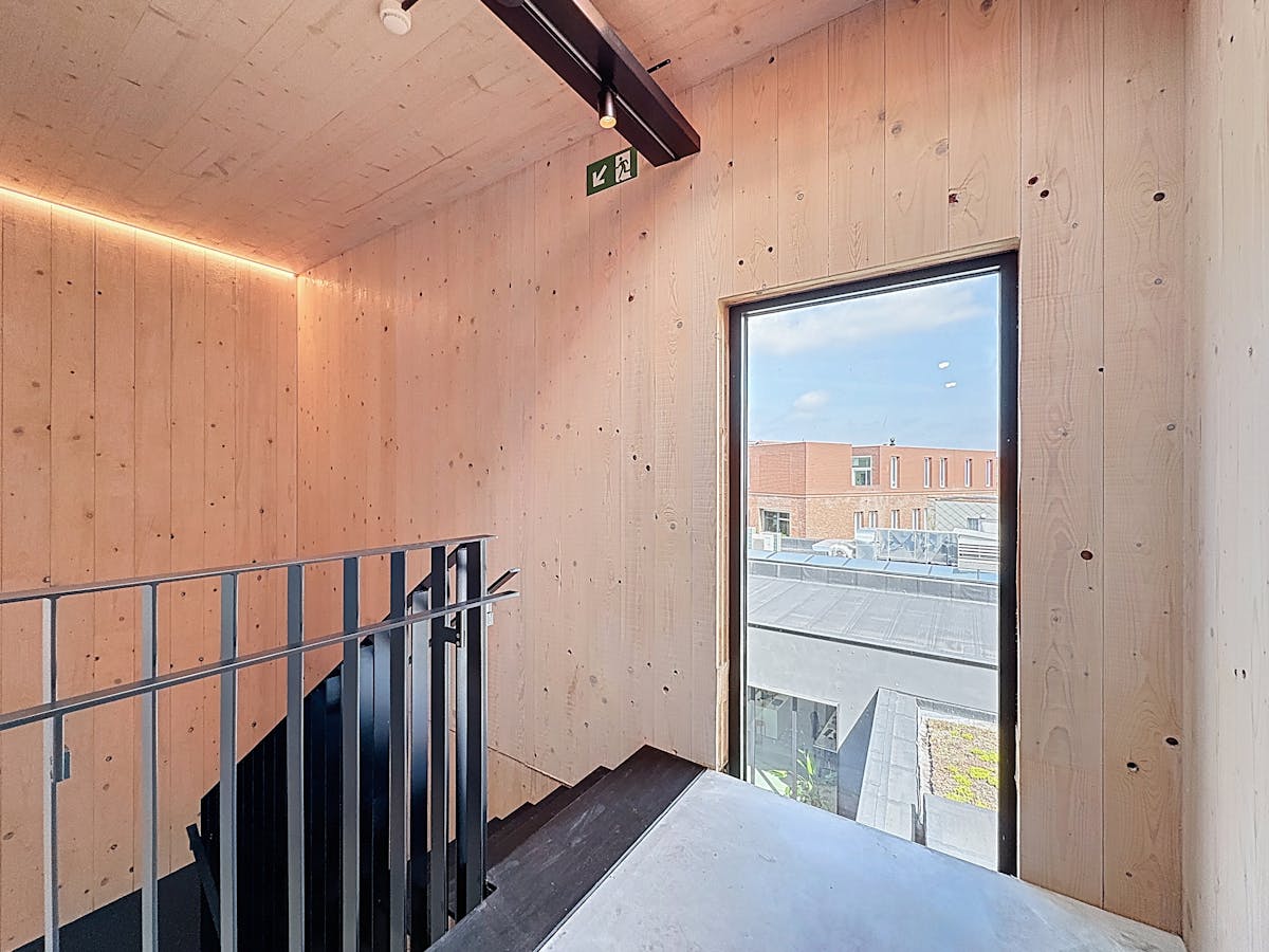 Étage de bureaux dans un immeuble moderne à louer à Anvers - photo 3