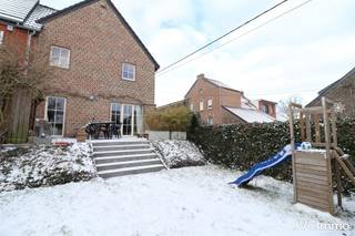 Composition :R-D-ChHall d'entrée : 4 m², hall secondaire avec wc séparé : 2,79 m², cuisine équipée 6,67 m², agréable living ouvert sur la cuisine et...