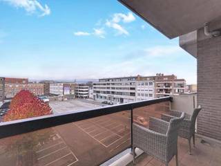Instapklaar appartement in het hart van de stad, bestaande uit een inkomhal, lichtrijke leefruimte met eet- en zithoek, uitgeruste keuken,...