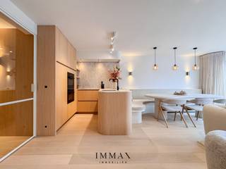 Ontdek dit prachtig gerenoveerde appartement op de Lippenslaan en op wandelafstand van de zeedijk en het Van Bunnenplein. Dit stijlvol...
