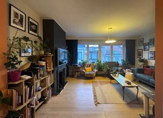 In de rustige Walenstraat vind je een lichtrijk appartement op de 2de verdieping van een huis met enkel één onderbuur en geen...