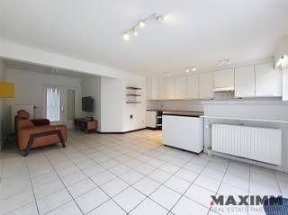  PLAN NU ZELF UW AFSPRAAK VIA WWW.MAXIMM.BE Centraal gelegen en vlot bereikbare ruime gezinswoning met 4 slaapkamer, garage en tuin.Met zijn EPC  van...
